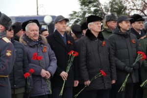 Председатель Счетной палаты Тюменской области Дмитрий Огородников принял участие в церемонии возложения цветов к мемориалам вечного огня