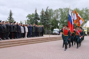 В День памяти и скорби председатель Счетной палаты Тюменской области Дмитрий Огородников принял участие в церемонии возложения цветов к мемориалам вечного огня